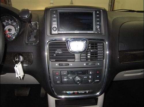 Chrysler Town and Country 2011 photo 4