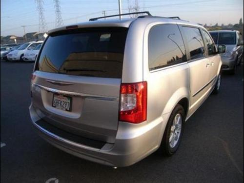 Chrysler Town and Country 2011 photo 1