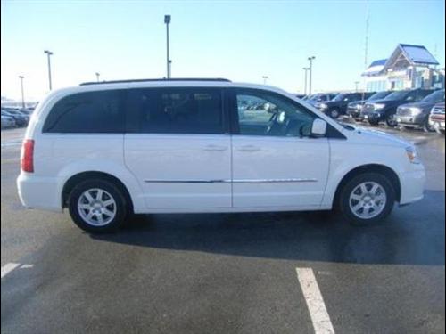 Chrysler Town and Country 2011 photo 1