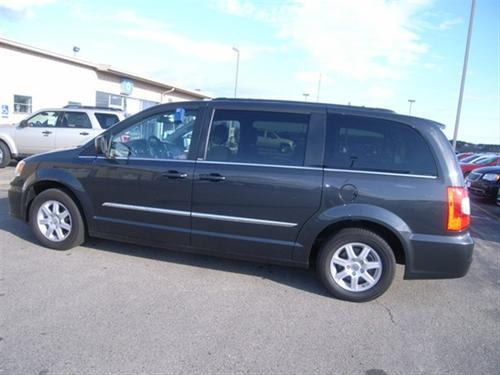 Chrysler Town and Country 2011 photo 1