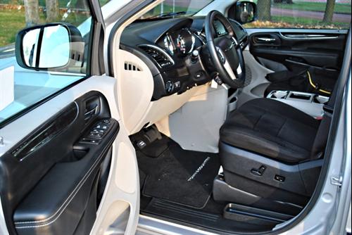 Chrysler Town and Country 2011 photo 4