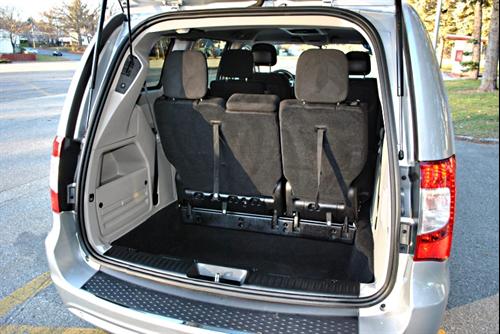 Chrysler Town and Country 2011 photo 5