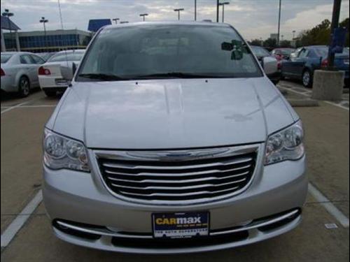 Chrysler Town and Country 2011 photo 1