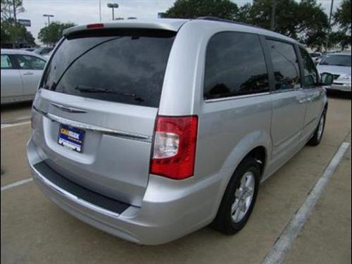 Chrysler Town and Country 2011 photo 4