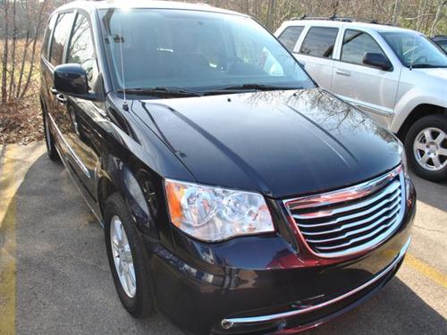 Chrysler Town and Country 2011 photo 1