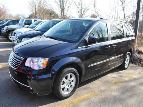 Chrysler Town and Country 2011 photo 4