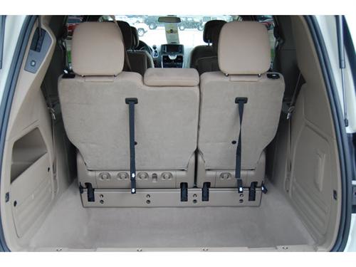 Chrysler Town and Country 2011 photo 1