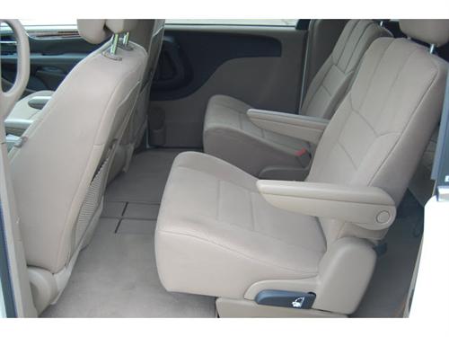 Chrysler Town and Country 2011 photo 4