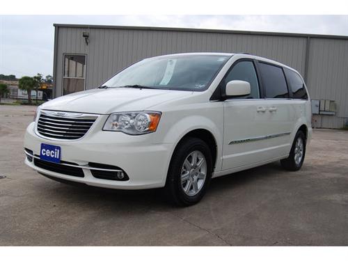 Chrysler Town and Country 2011 photo 5
