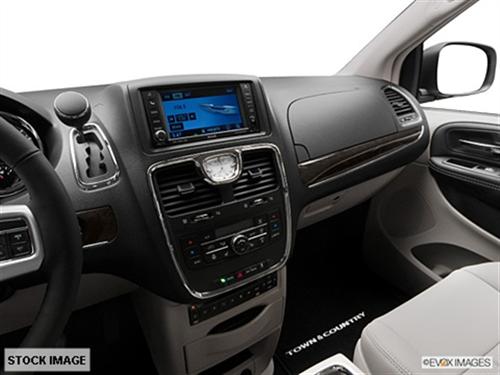 Chrysler Town and Country 2011 photo 2