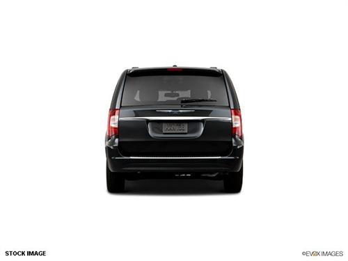 Chrysler Town and Country 2011 photo 2