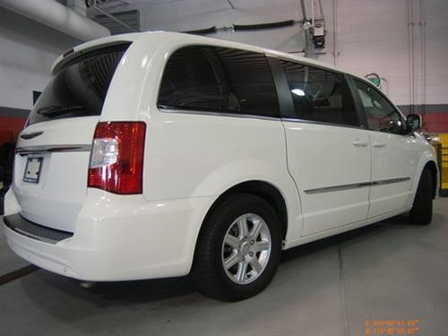 Chrysler Town and Country 2011 photo 4