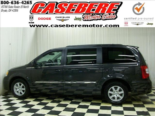 Chrysler Town and Country 2011 photo 1
