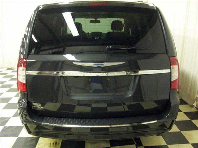 Chrysler Town and Country 2011 photo 4
