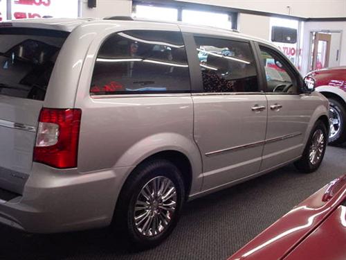 Chrysler Town and Country 2011 photo 1