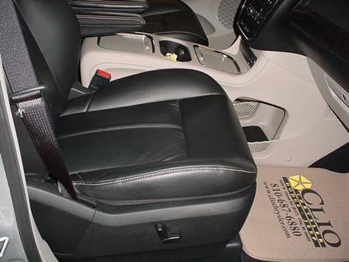 Chrysler Town and Country 2011 photo 3