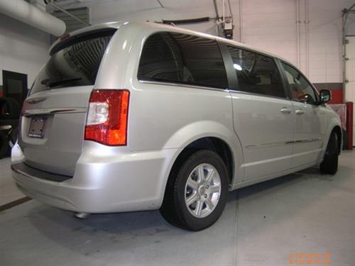 Chrysler Town and Country 2011 photo 1