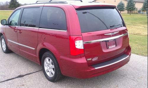 Chrysler Town and Country 2011 photo 4