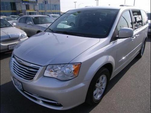 Chrysler Town and Country 2011 photo 1