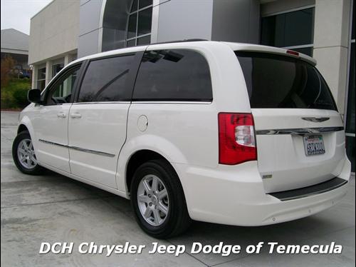 Chrysler Town and Country 2011 photo 1