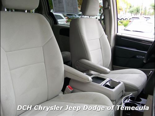 Chrysler Town and Country 2011 photo 2