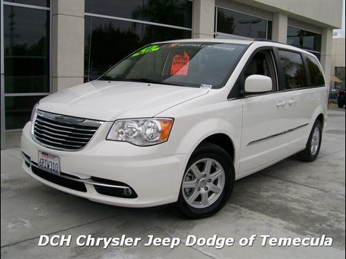 Chrysler Town and Country 2011 photo 3