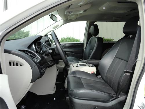 Chrysler Town and Country 2011 photo 1