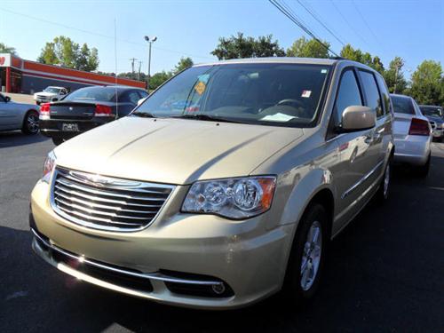 Chrysler Town and Country 2011 photo 1