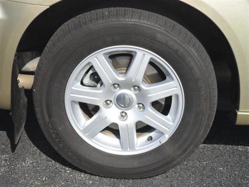 Chrysler Town and Country 2011 photo 4