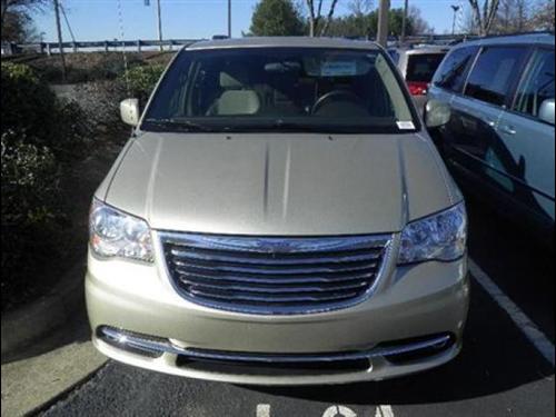 Chrysler Town and Country 2011 photo 1