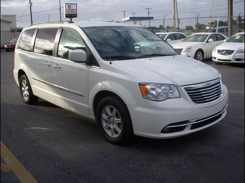 Chrysler Town and Country 2011 photo 4