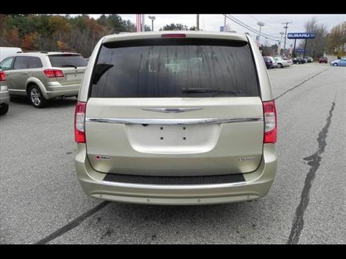 Chrysler Town and Country 2011 photo 5