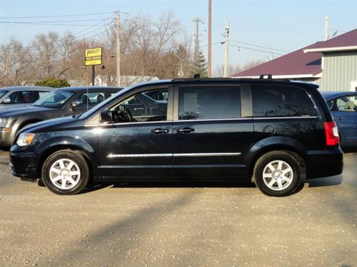 Chrysler Town and Country 2011 photo 1