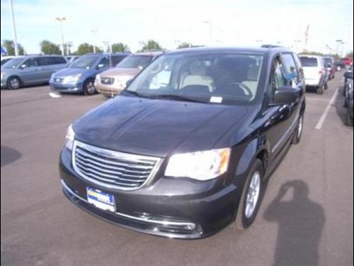 Chrysler Town and Country 2011 photo 1