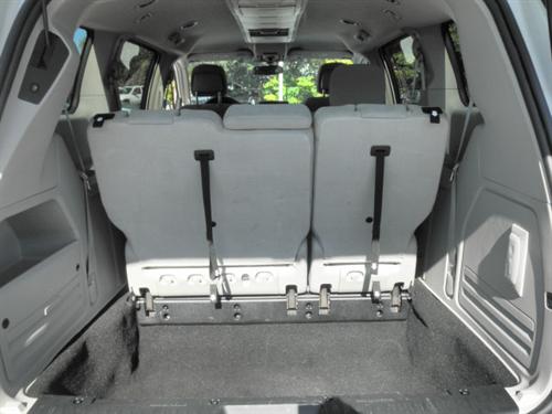 Chrysler Town and Country 2011 photo 2