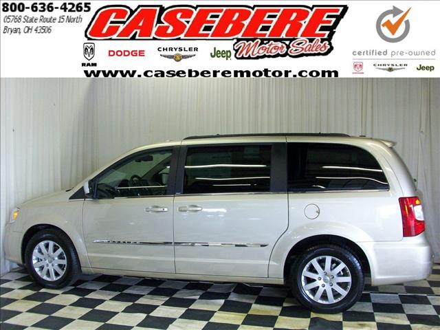 Chrysler Town and Country 2011 photo 1