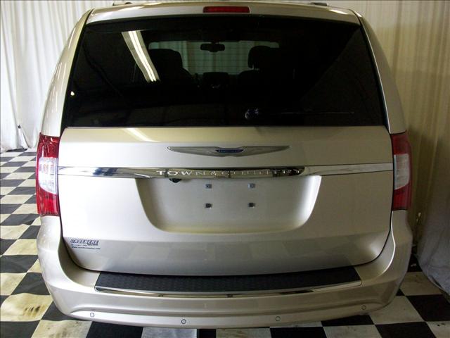 Chrysler Town and Country 2011 photo 4