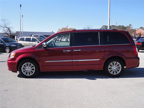 Chrysler Town and Country 2011 photo 1