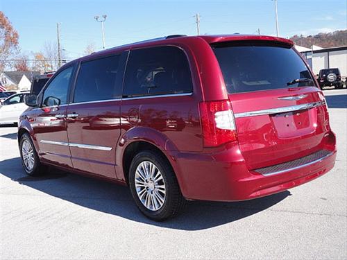 Chrysler Town and Country 2011 photo 5