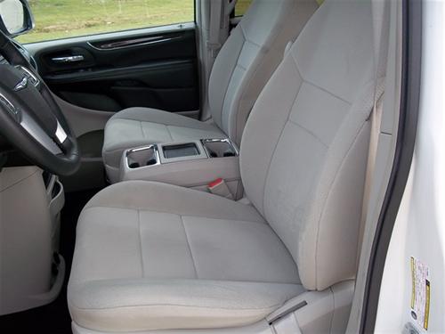 Chrysler Town and Country 2011 photo 5