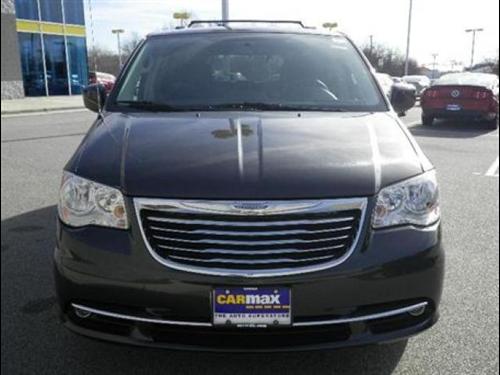 Chrysler Town and Country 2011 photo 1