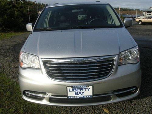 Chrysler Town and Country 2011 photo 1