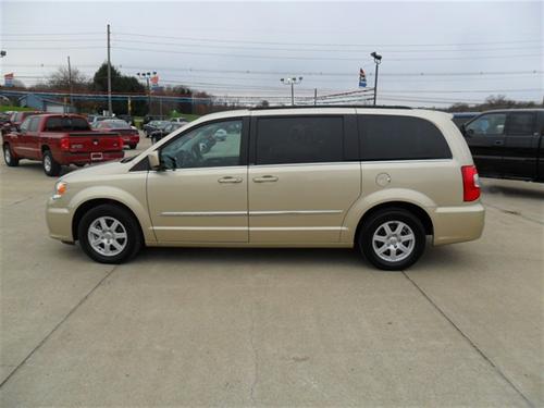 Chrysler Town and Country 2011 photo 1