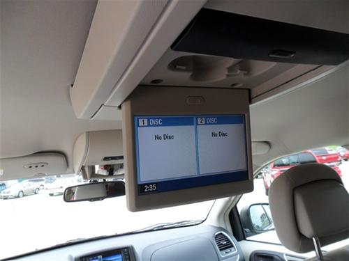 Chrysler Town and Country 2011 photo 4