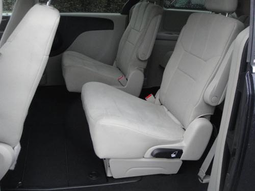 Chrysler Town and Country 2011 photo 1