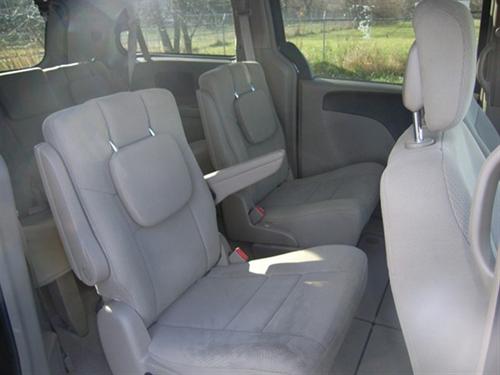 Chrysler Town and Country 2011 photo 1