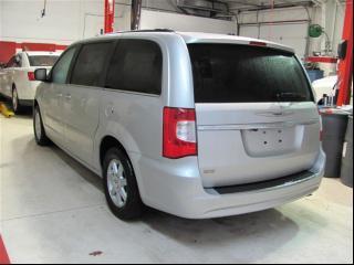 Chrysler Town and Country 2011 photo 2