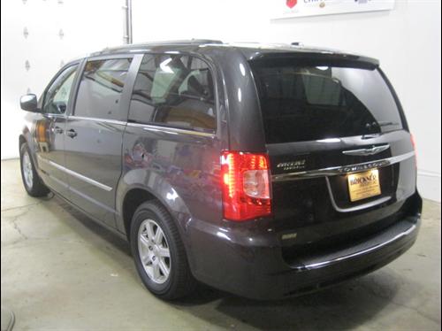 Chrysler Town and Country 2011 photo 1