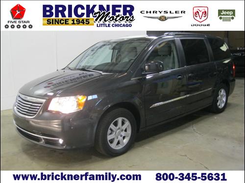 Chrysler Town and Country 2011 photo 2