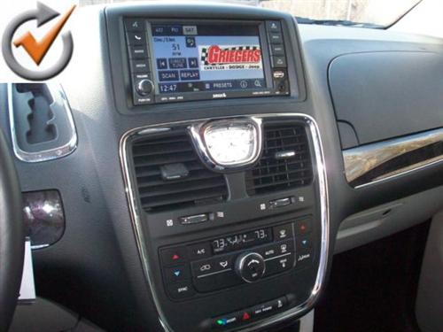 Chrysler Town and Country 2011 photo 1